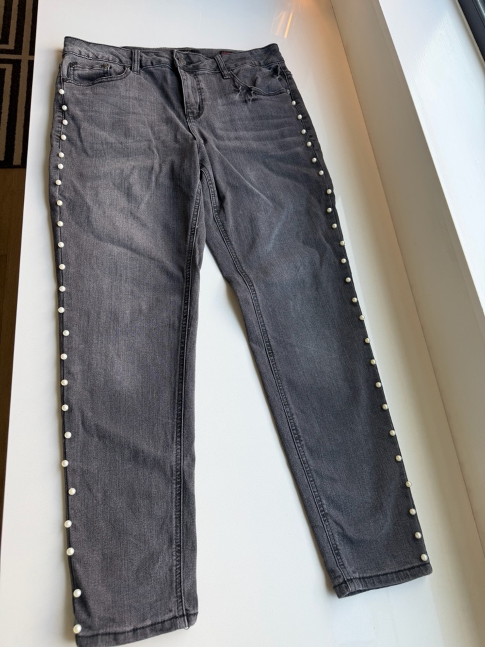 Women’s Gray Pearl-Trim Skinny Jeans